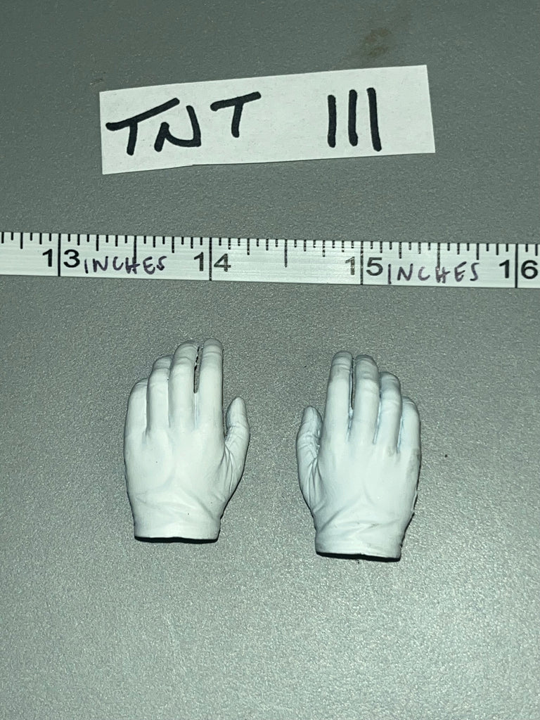 1:6 Scale Pontifical Swiss Guard Gloved Hands - CooModel Medieval