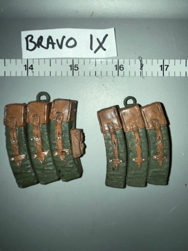 1:6 WWII German MP-44 Ammunition Pouches