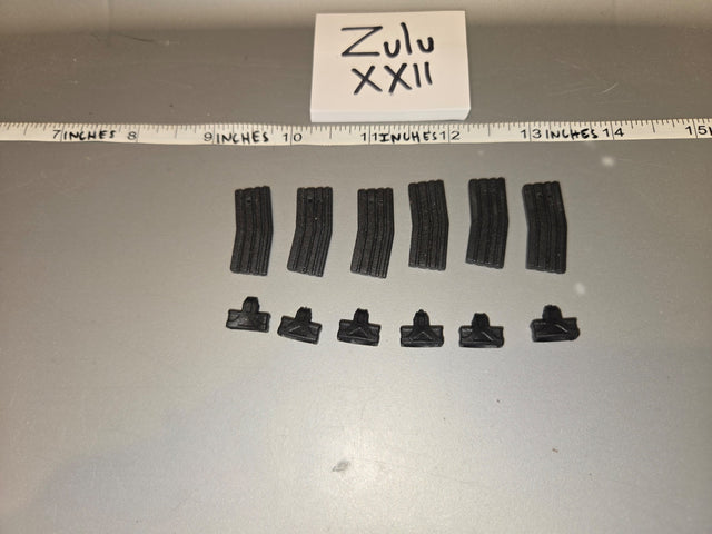 1/6 Scale Modern Era M4 / M-16 Magazine and Pouch Lot
