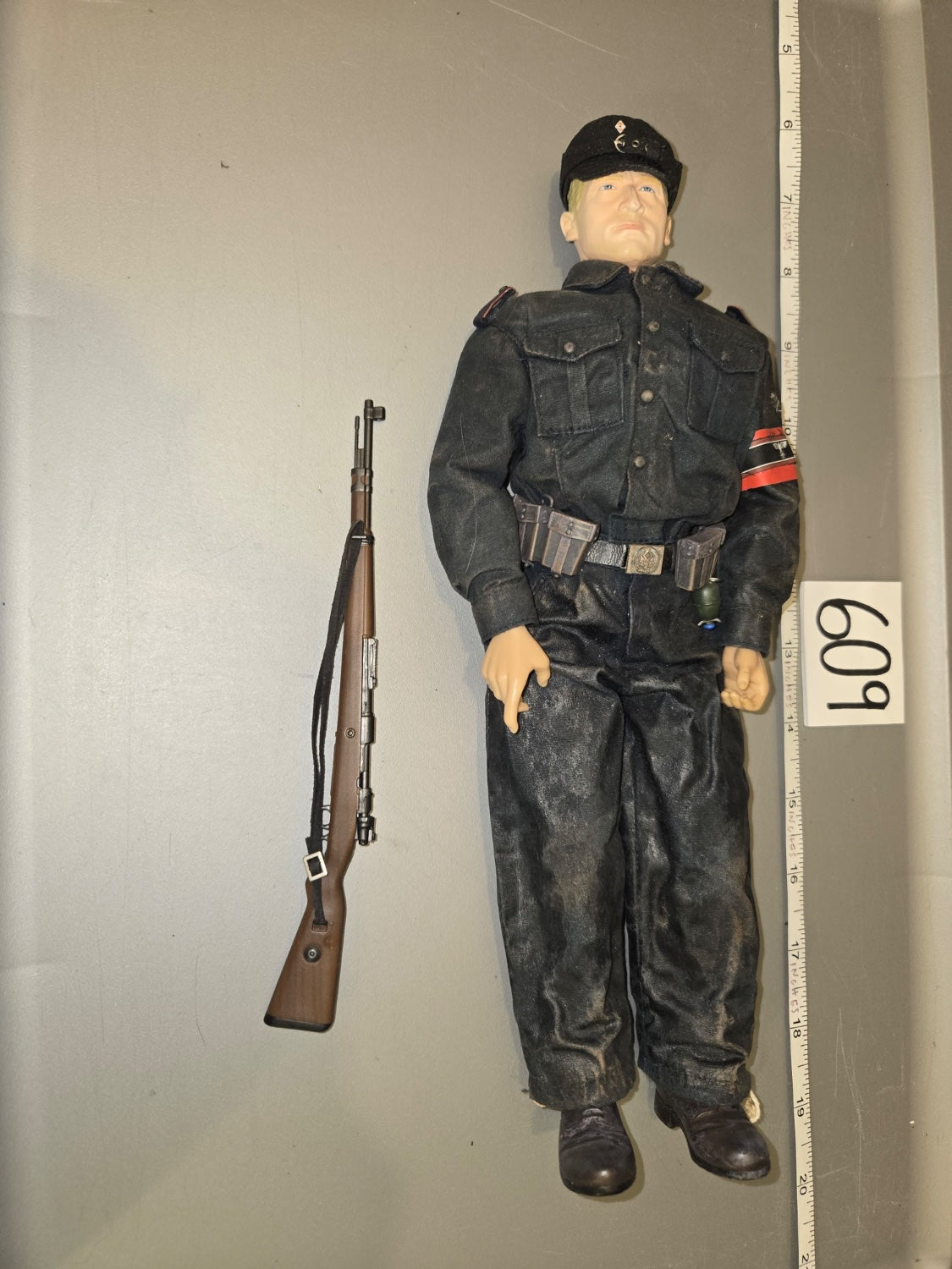 1:6 Scale WWII German Panzer Kar98k Rifle and Dressed Figure with German Political Armband - 609