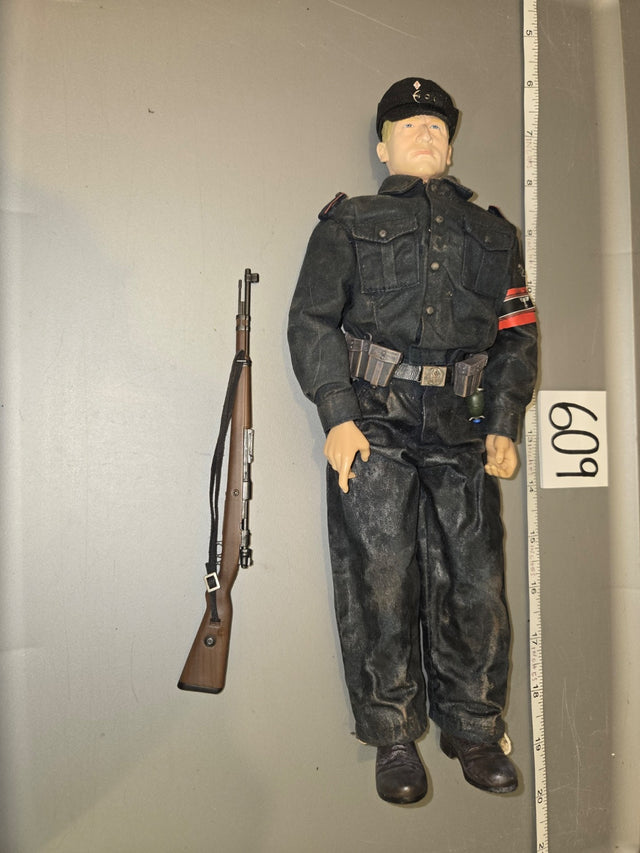 1:6 Scale WWII German Panzer Kar98k Rifle and Dressed Figure with German Political Armband - 609