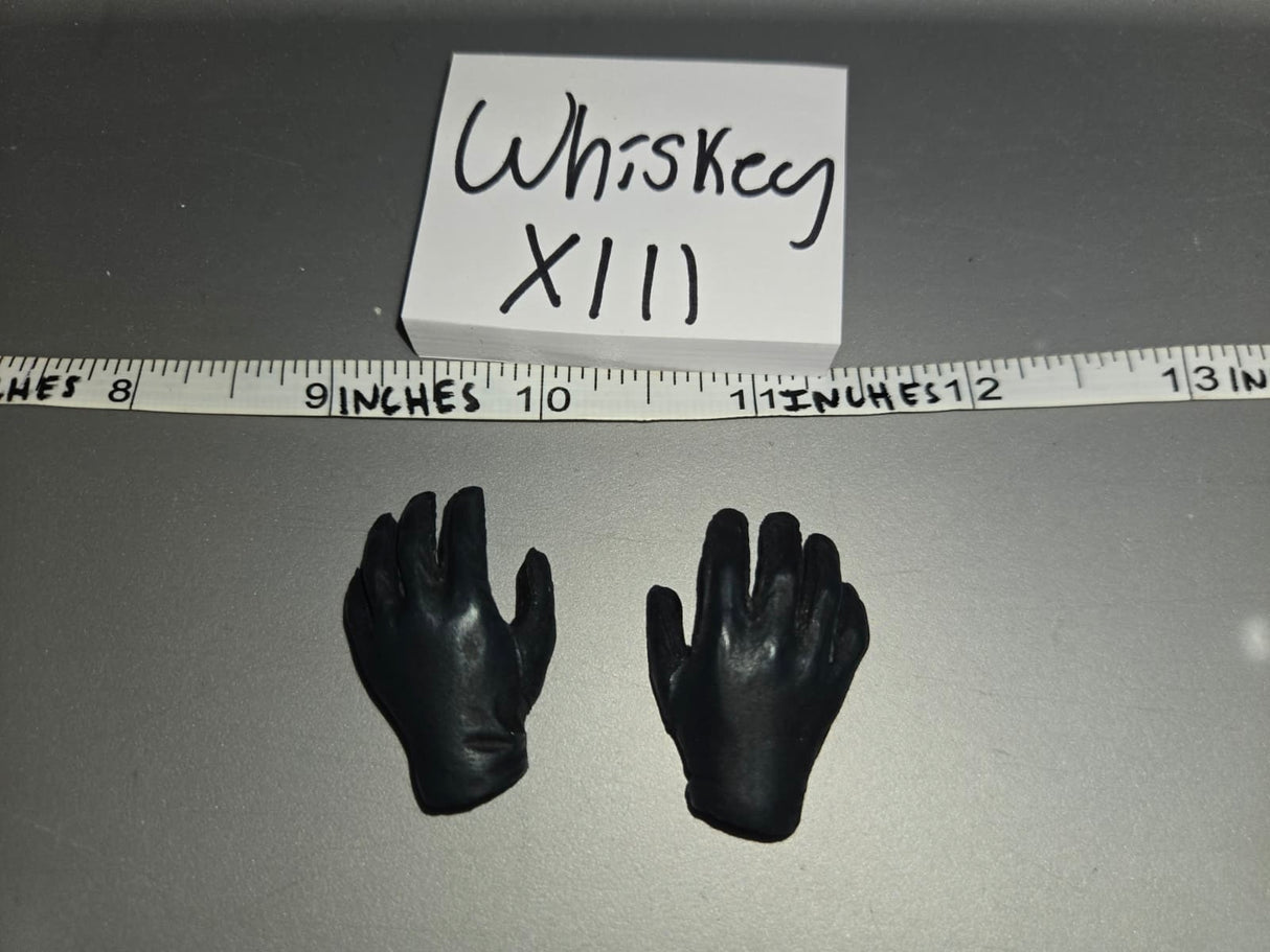 1:6 Scale Medieval Gloved Hands