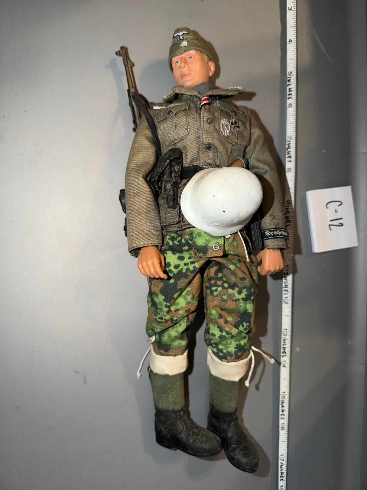 1:6 Scale WWII German Waffen Grenadier Dressed Figure - Dragon