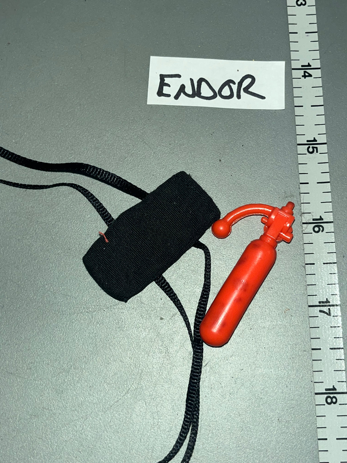 1/6 Modern Era Firefighter Fire Extinguisher