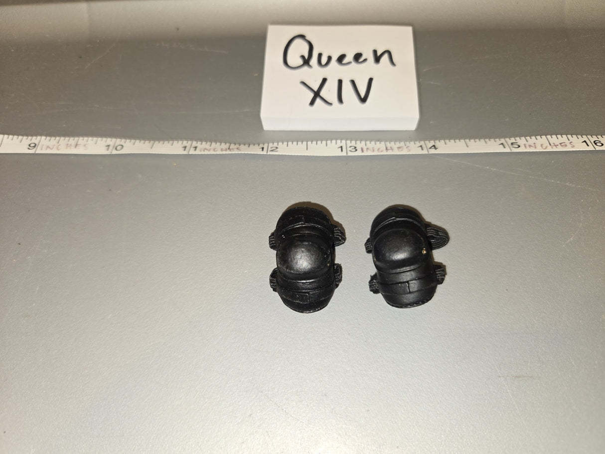 1/6 Scale Modern Knee Pads - Queen XIV