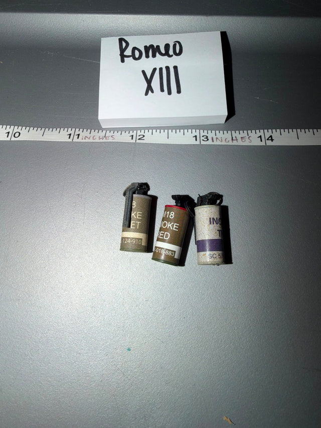 1/6 Scale Vietnam US Smoke Grenade and Incendiary Grenade Lot