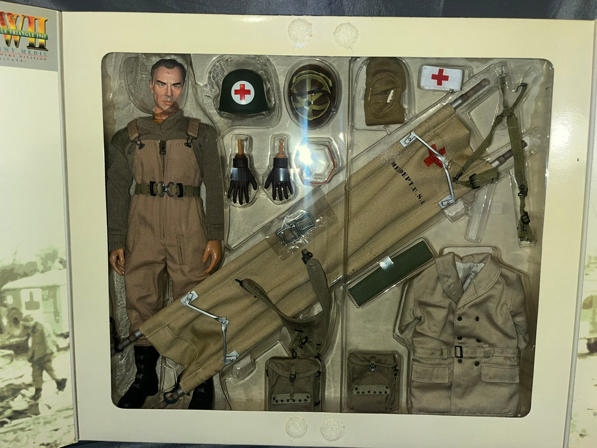 1/6 Scale WWII US Army Medic Doc Peterson - NIB Dragon