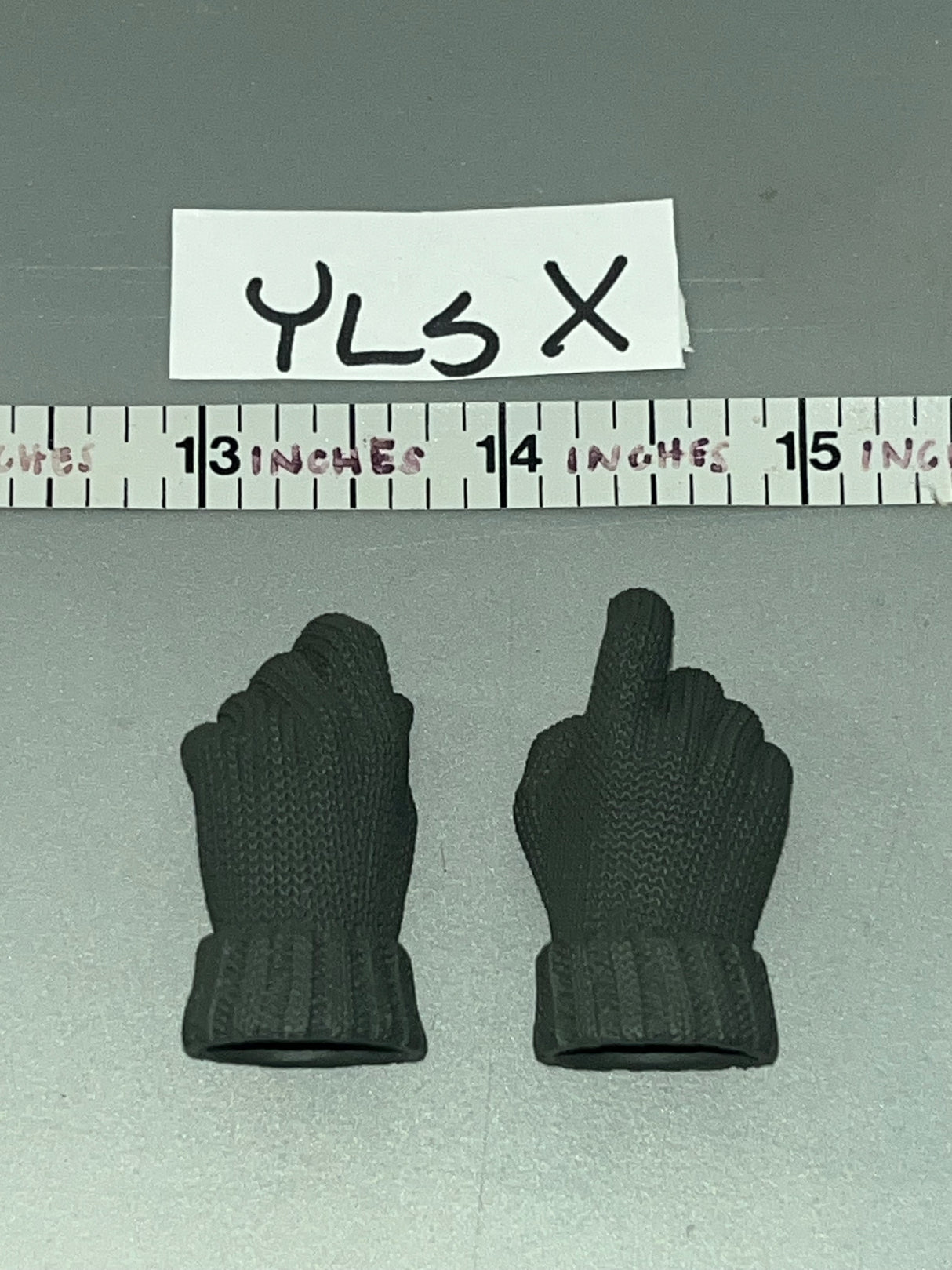 1:6 Scale WWII German Gloved Hands - Whitman - Facepool FP019