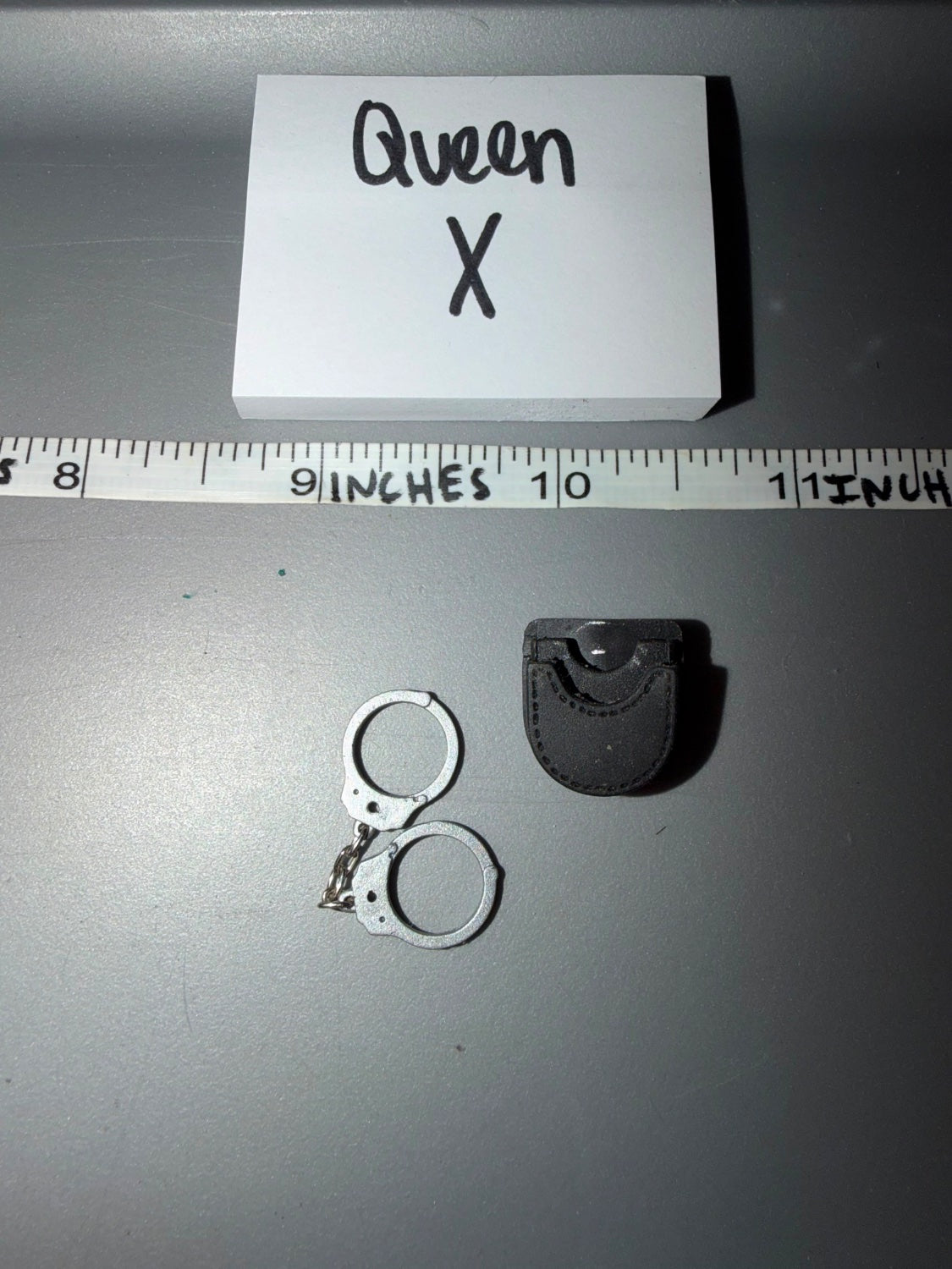 1/6 Scale Modern Era Police Handcuffs and Holster Set - Queen X