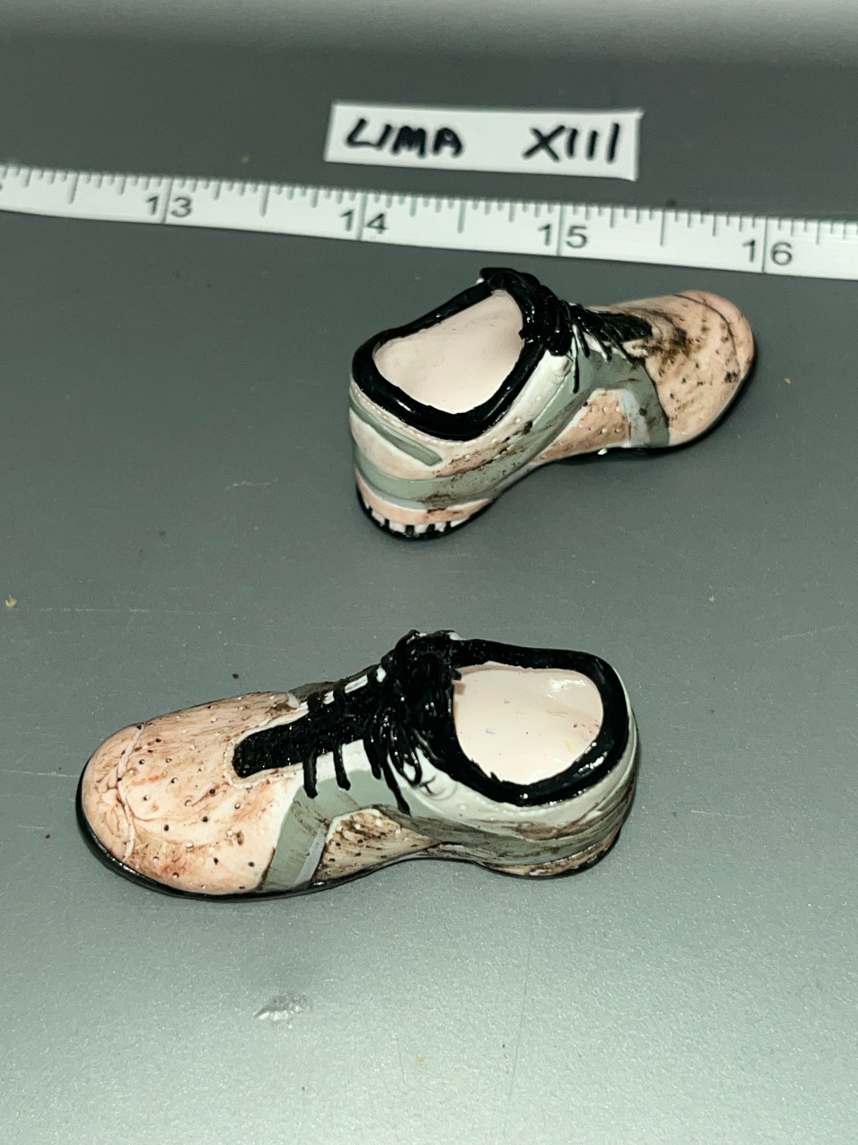 1/6 Scale Modern Era Tennis Shoes - Sideshow Toys Zombie