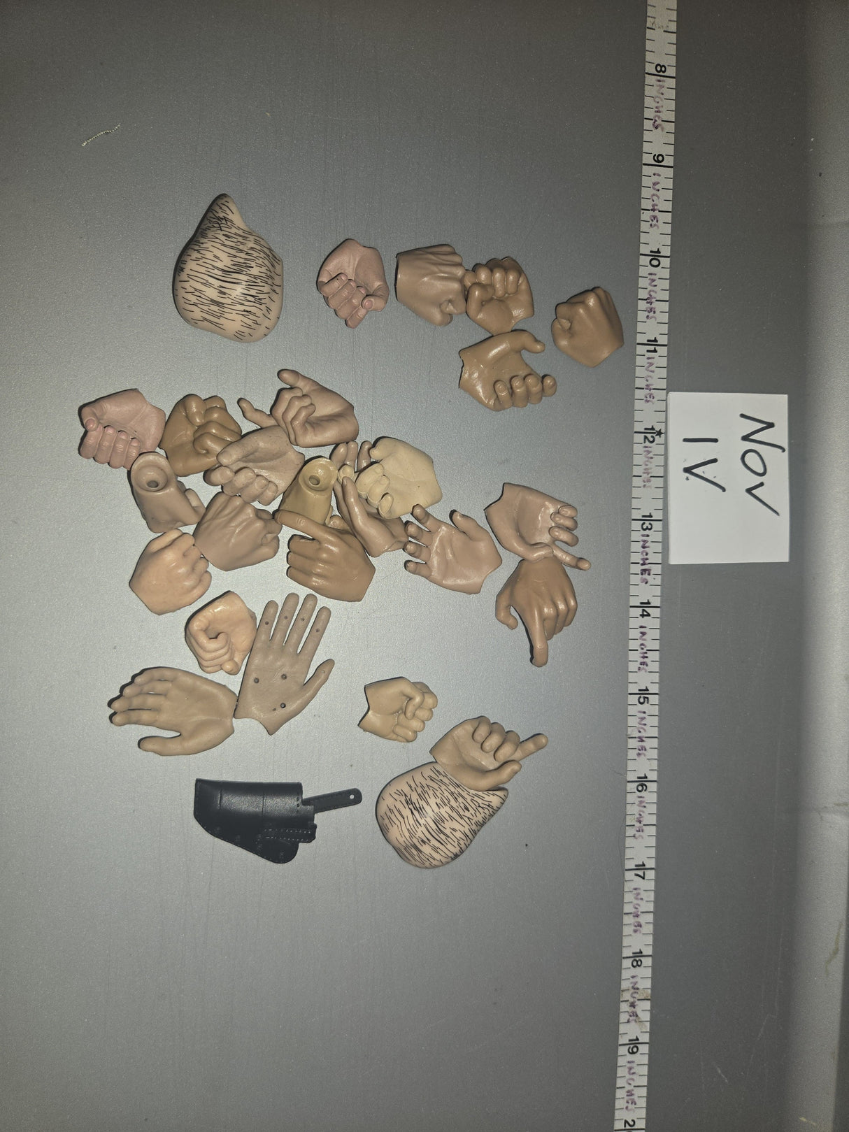 1/6 Scale Nude Figure Hand Lot