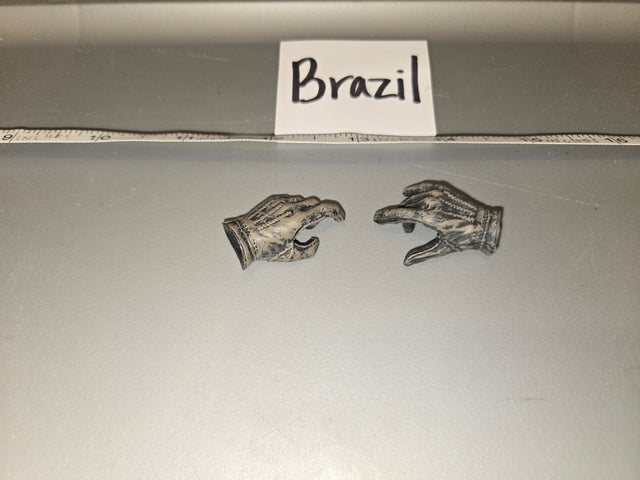 1/6 Scale Medieval Knight Gloved Hands - Brazil