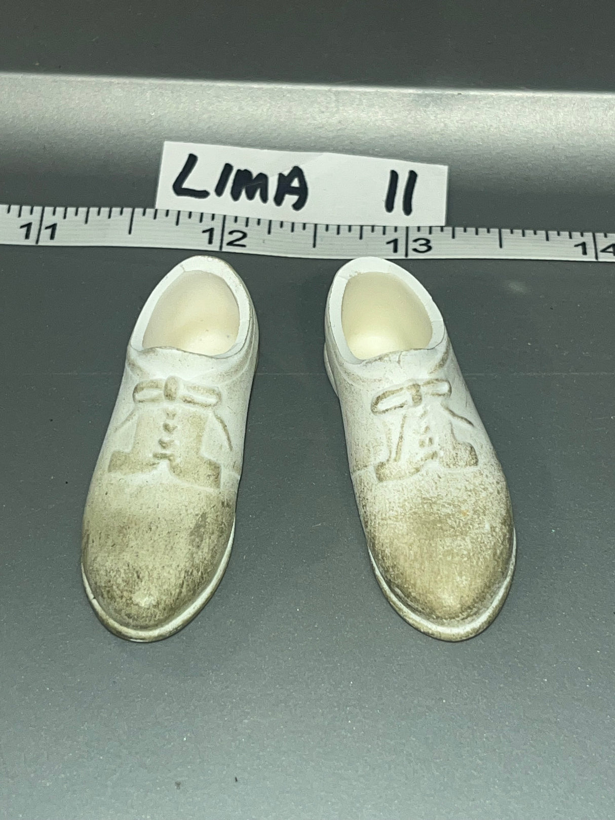 1/6 Scale Modern Era Civilian Doctor Shoes - Sideshow Toys Zombie