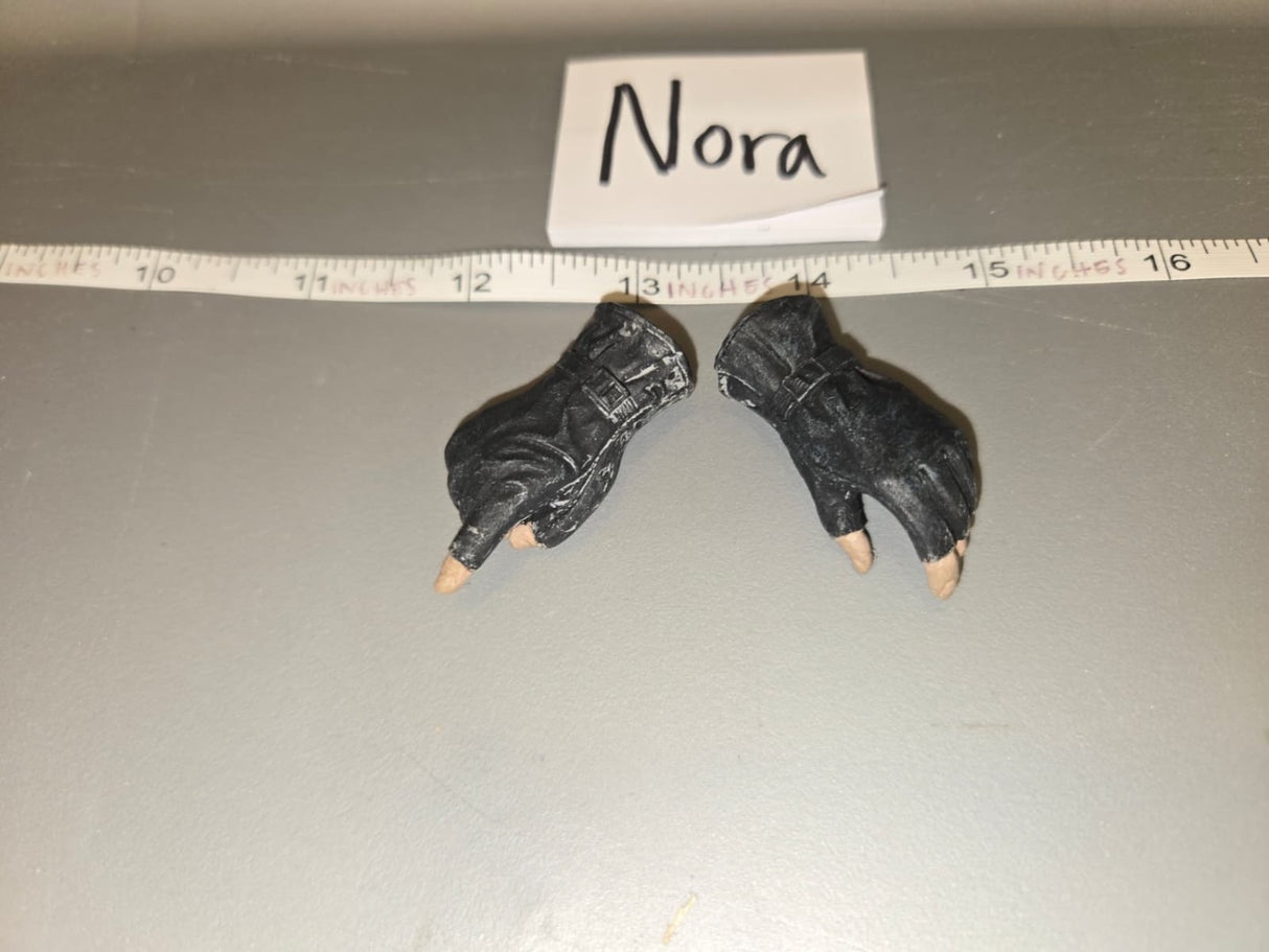 1/6 Scale Modern Era Fingerless Tactical Gloved Hands - Nora