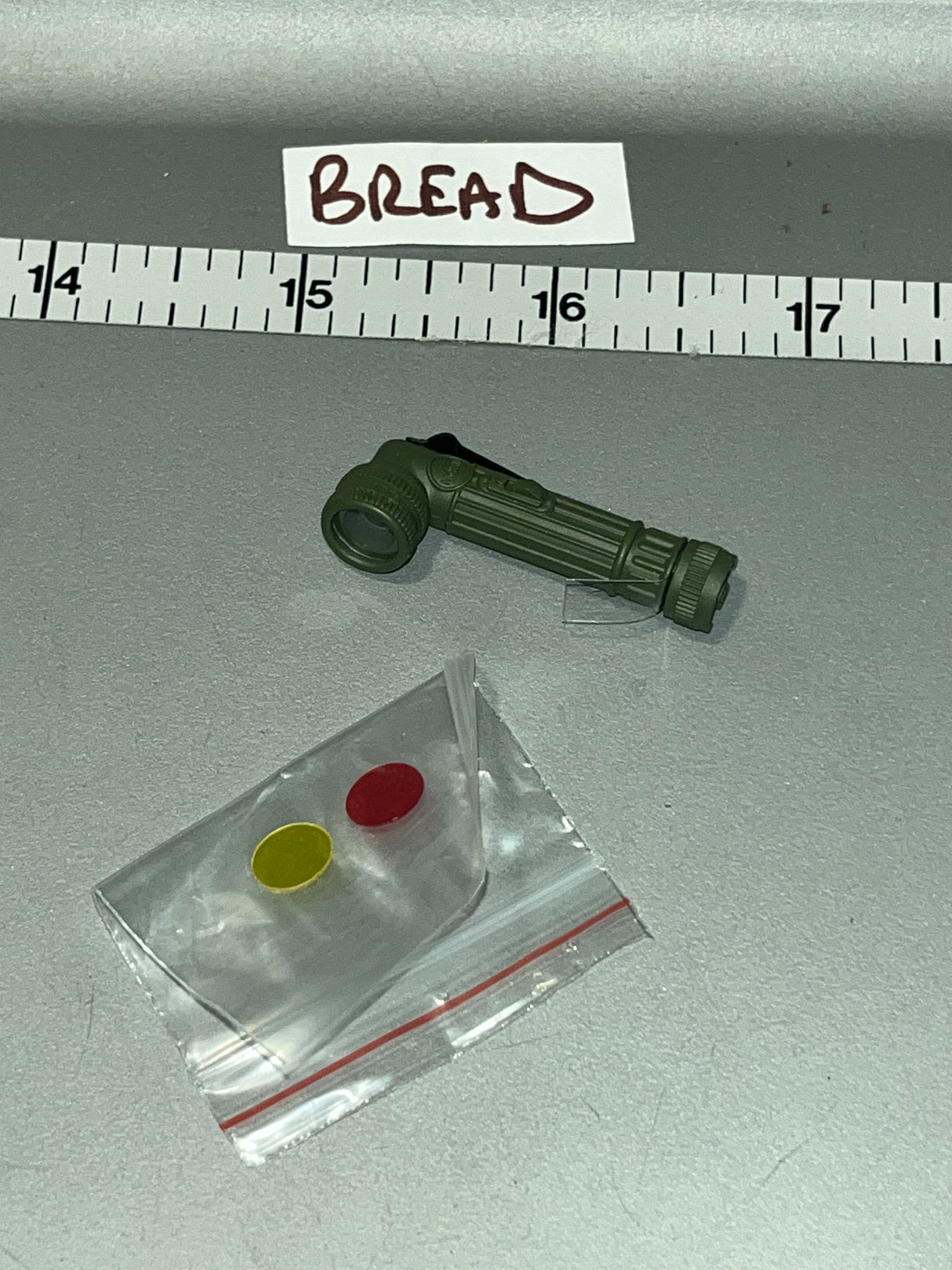 1/6 Scale WWII US Working Flashlight - DID Ryan