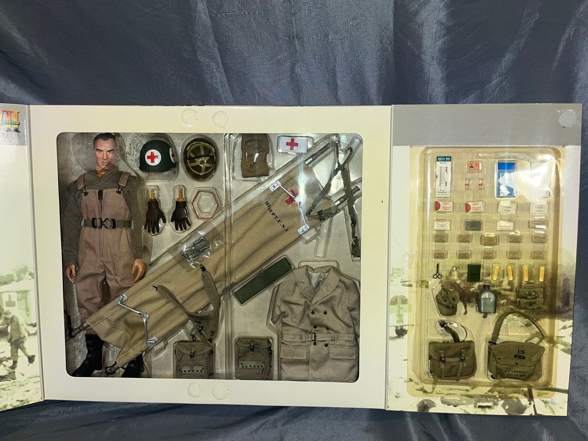 1/6 Scale WWII US Army Medic Doc Peterson - NIB Dragon