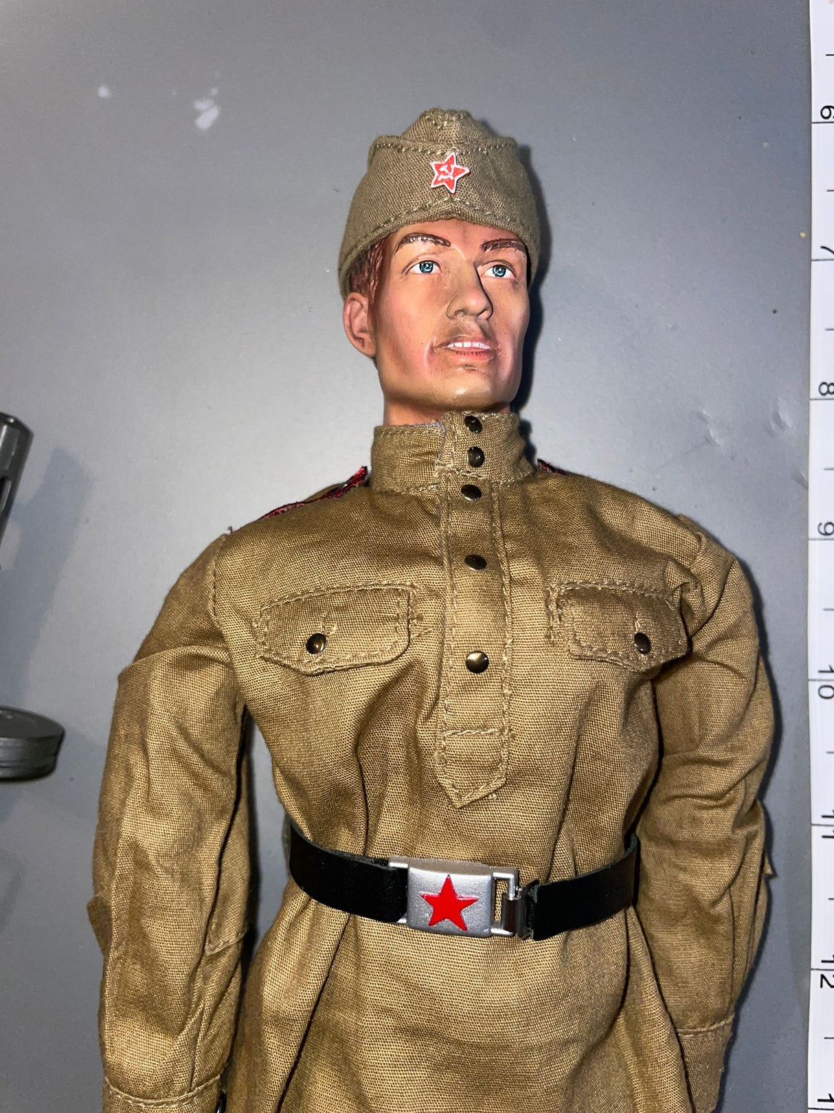 1:6 Scale WWII Russian Infantryman Dressed Figure - DID - Dragon