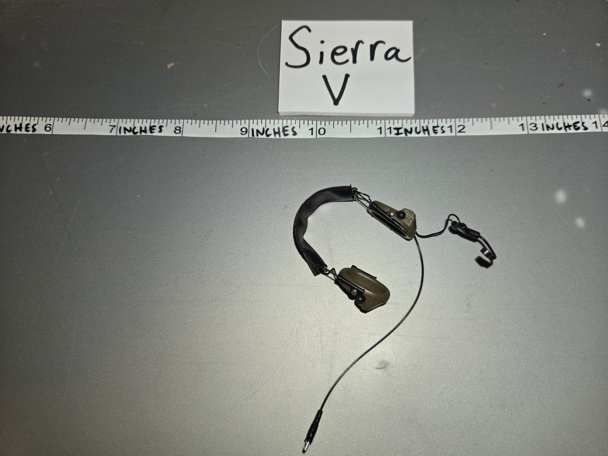 1:6 Modern Era Ear Radio Headphones -