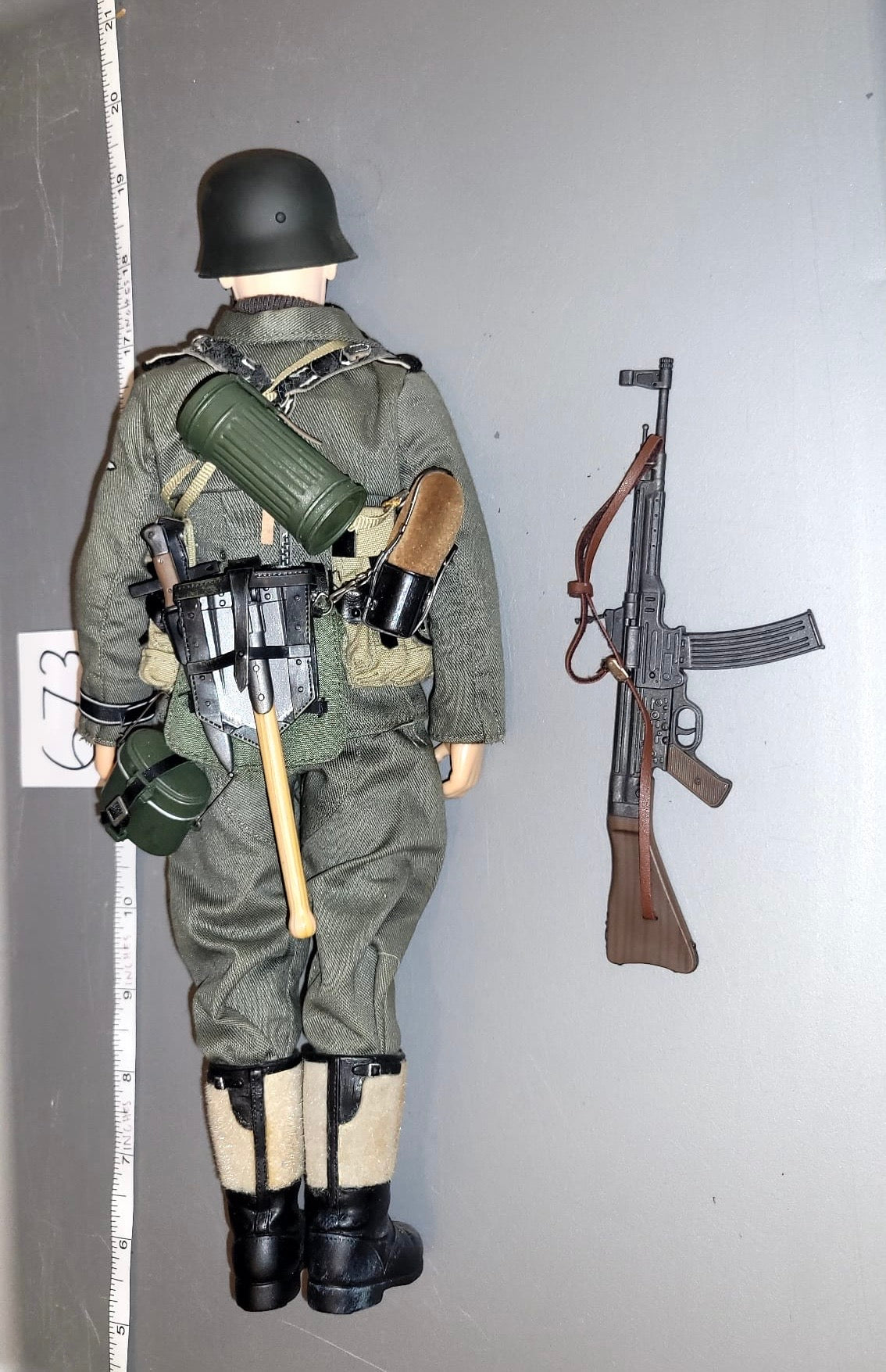 1:6 Scale WWII German Waffen Grenadier Dressed Figure - Dragon