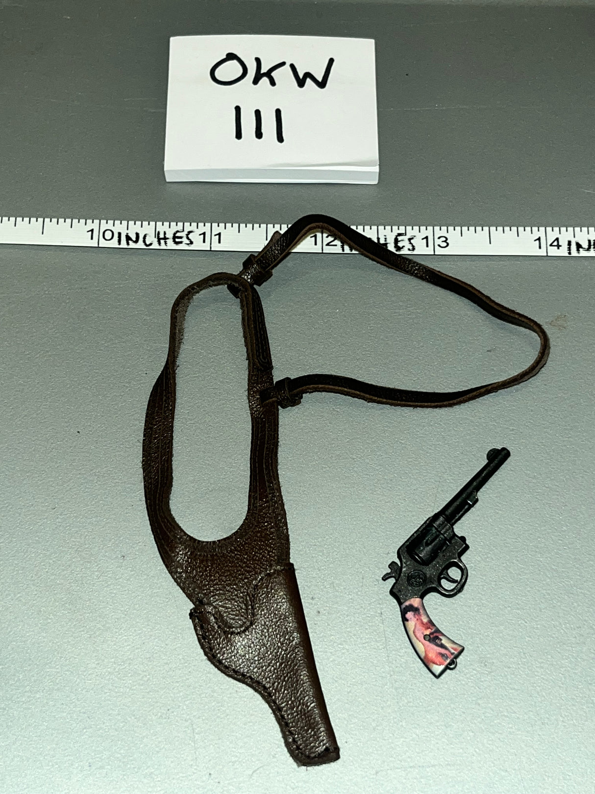 1:6 Scale WWII US Revolver and Shoulder Holster - War Daddy - Facepool