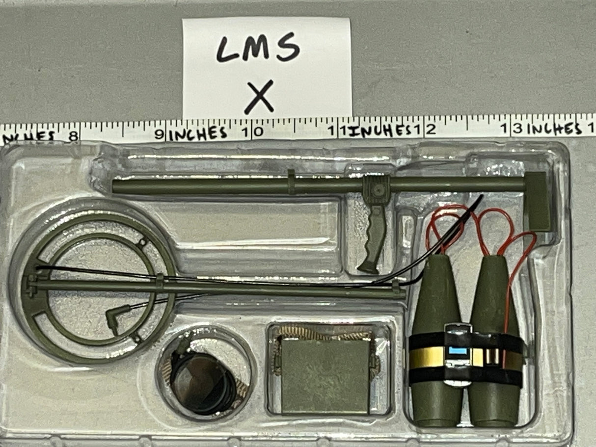 1:6 Scale Modern Era AN/PSS-12 Mine Metal Detector Set - ZY Toys NIB Weapons Set