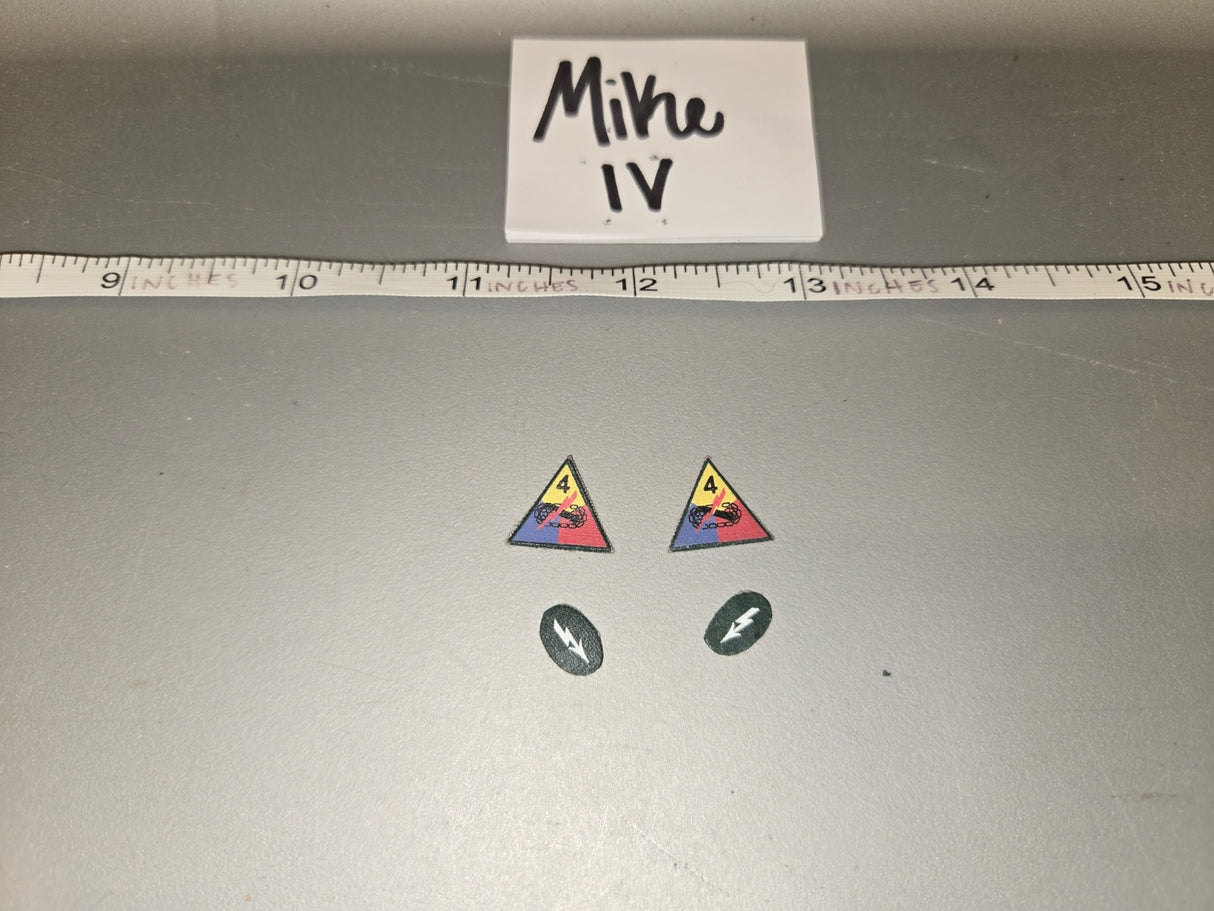 1/6 Scale WWII US 4th Armored Division Patch and Pin Set - Mike IV
