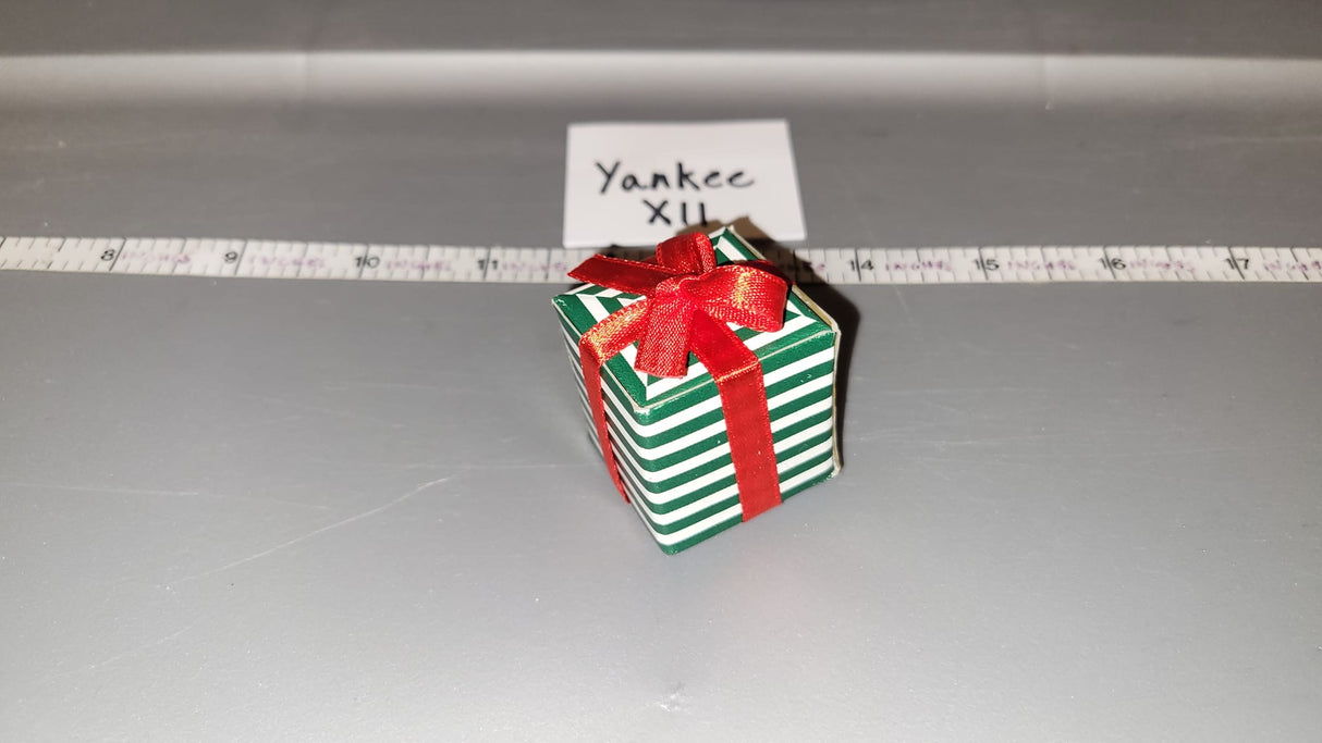 1:6 Scale Modern Era Christmas Present - Civilian Diorama