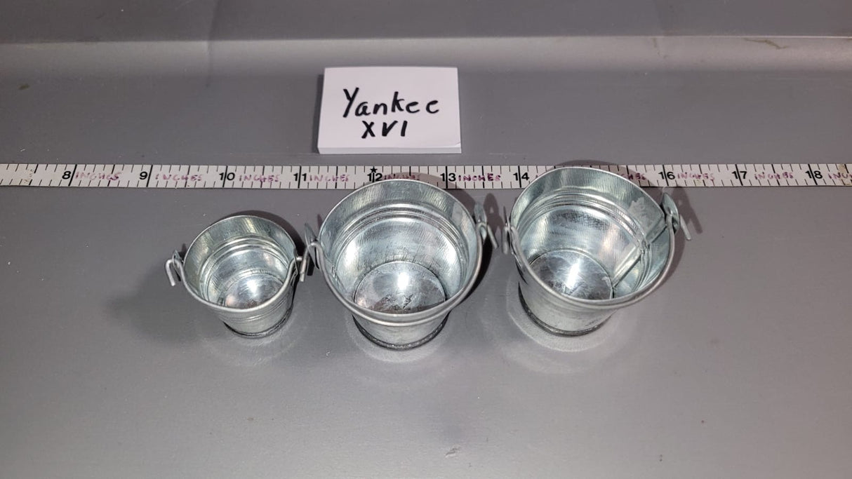1/6 Scale Metal Bucket  Lot / Diorama Item