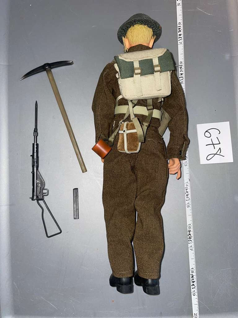 1:6 Scale WWII British Infantryman Dressed Figure - Dragon