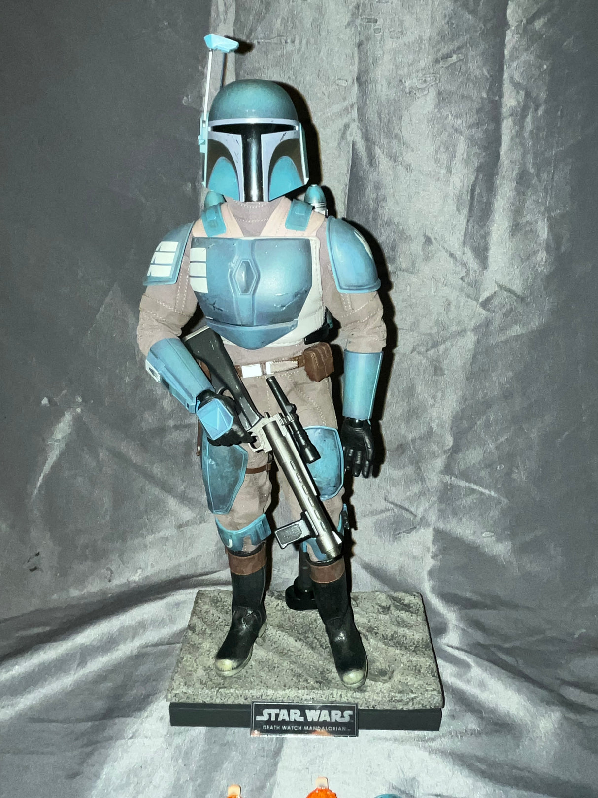 1/6 Scale Hot Toys Mandalorian Death Watch Figure  - Marvel Comics
