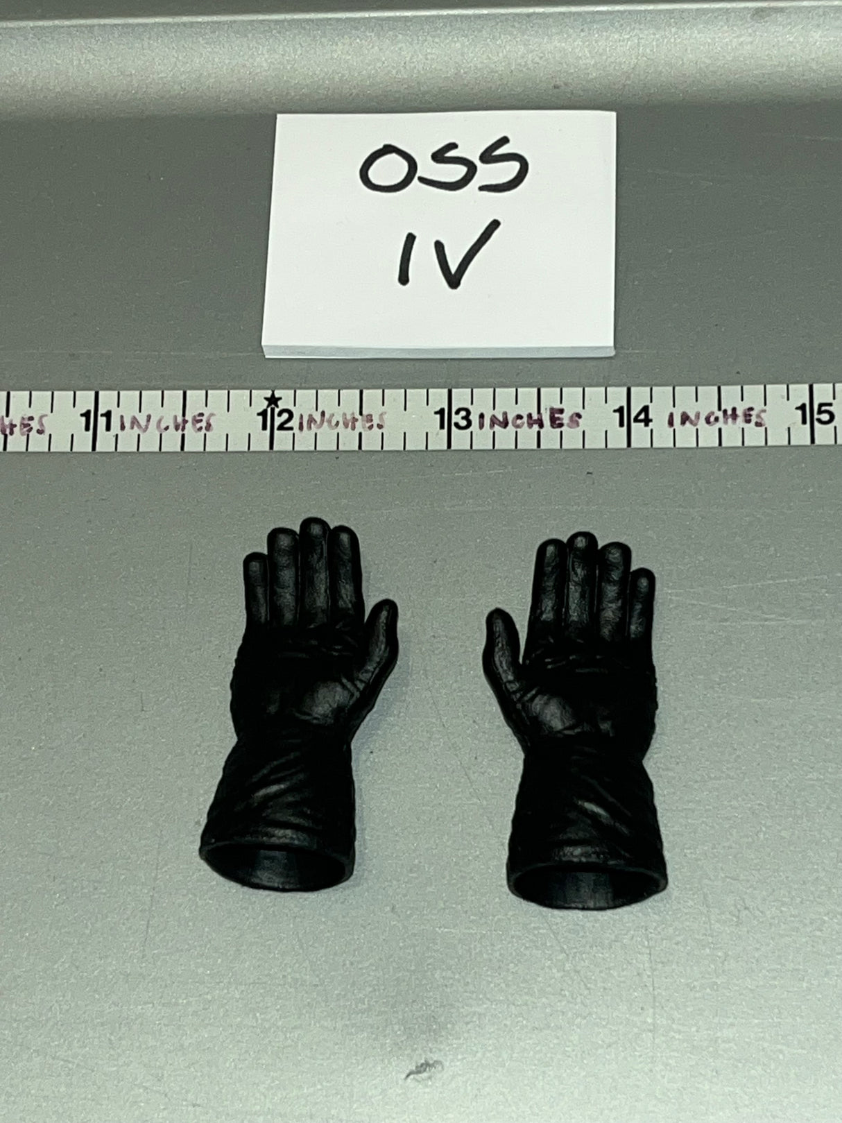 1/6 Scale Gloved Hands - Science Fiction Ghostbusters Ghost Hunting Squad -  Present Toys