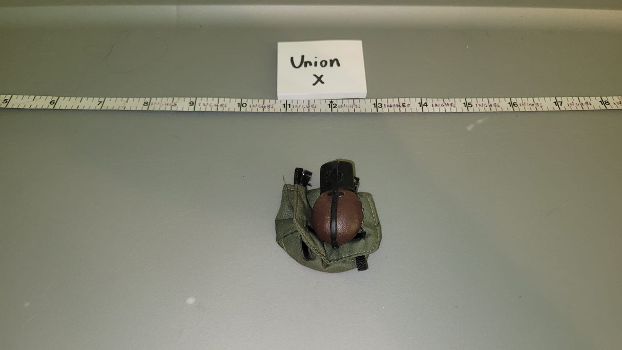 1:6 Scale WWII German Bread Bag and Canteen
