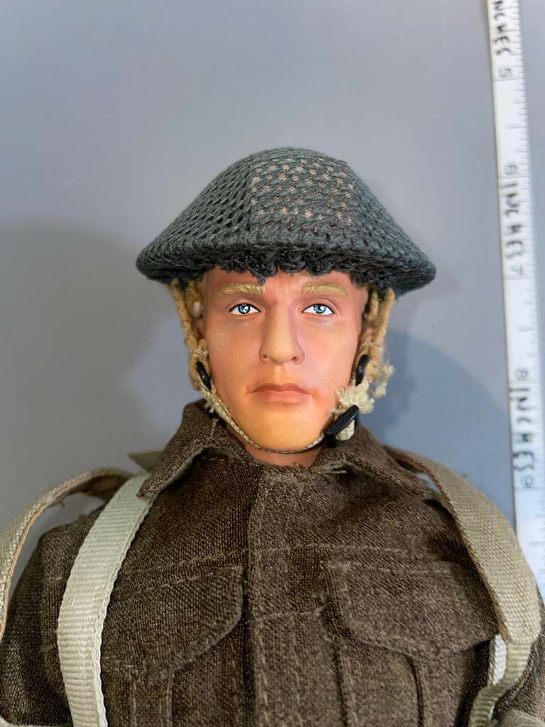1:6 Scale WWII British Infantryman Dressed Figure - Dragon