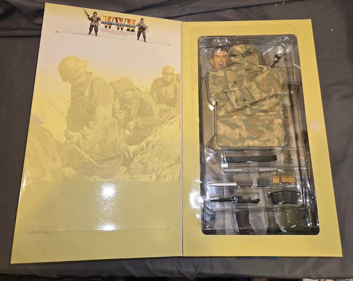 1/6 Scale WWII GERMAN Panzergrenadier Machine Gunner  Gunther Witz -  NIB Dragon