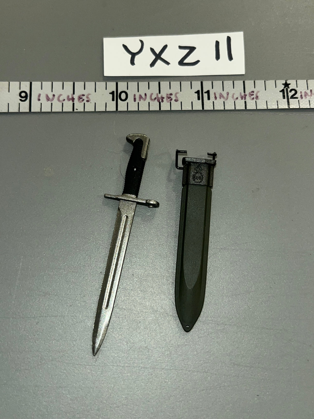 1:6 Scale WWII US Bayonet and Scabbard - Ranger Private Caparzo - Facepool