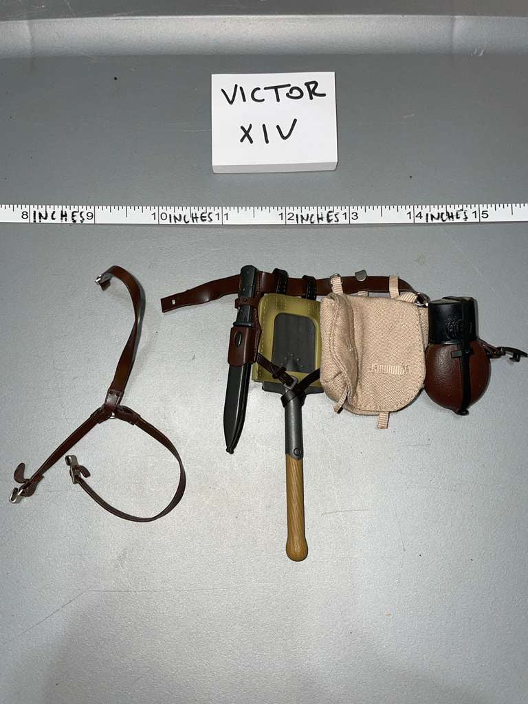 1/6 Scale WWII German Luftwaffe Fallschirmjager Field Gear Lot