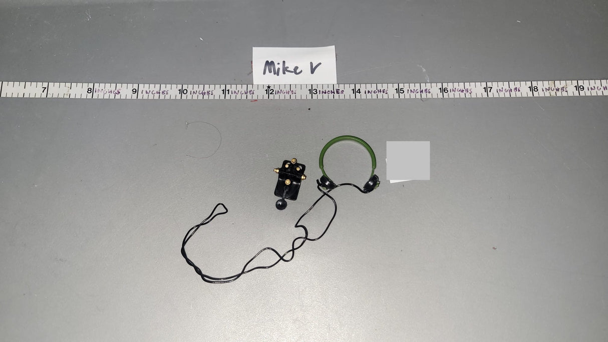 1/6 Scale WWII US Radio Headphones and Morse Code Pad Transmitter