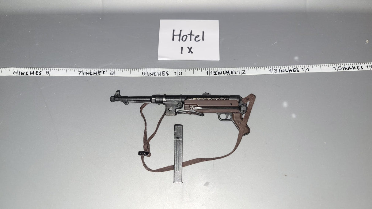1/6 Scale WWII German MP-38 Submachine Gun - DID