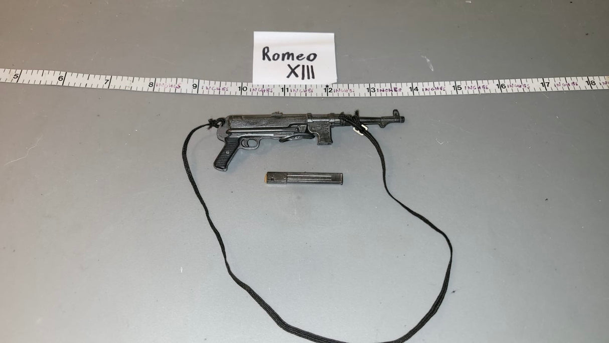 1/6 Scale WWII German MP-40 -