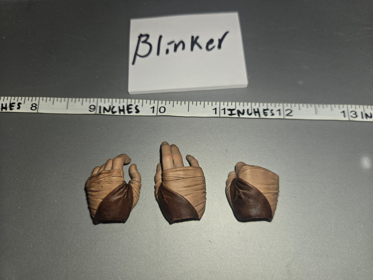 1:6 Scale Science Fiction Hand Lot