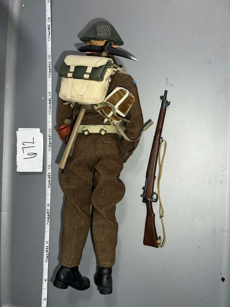 1:6 Scale WWII British Infantryman Dressed Figure - Dragon