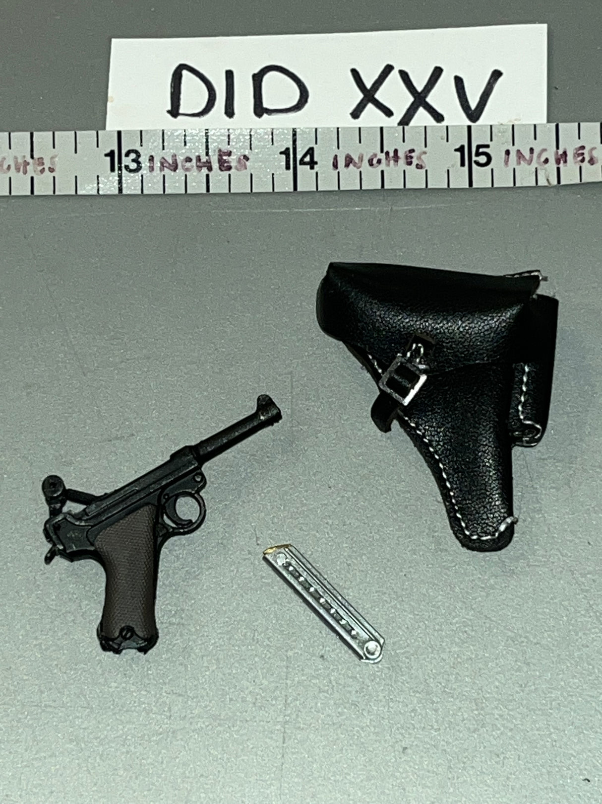 1/6 Scale WWII German Luger Pistol and Holster  - DID Steiner D80188