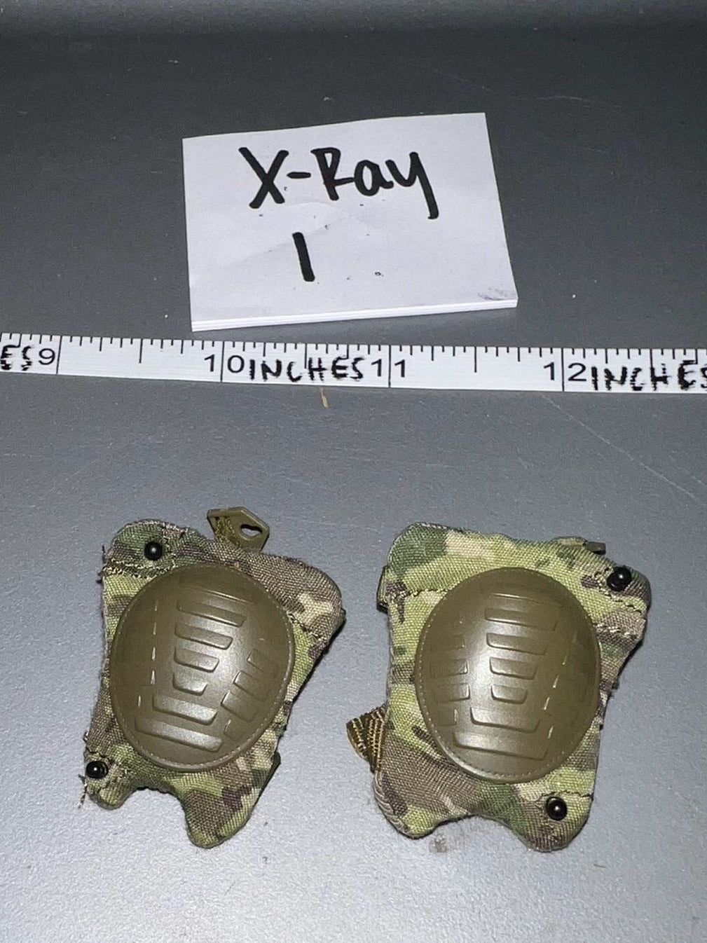 1/6 Scale Modern Knee Pads