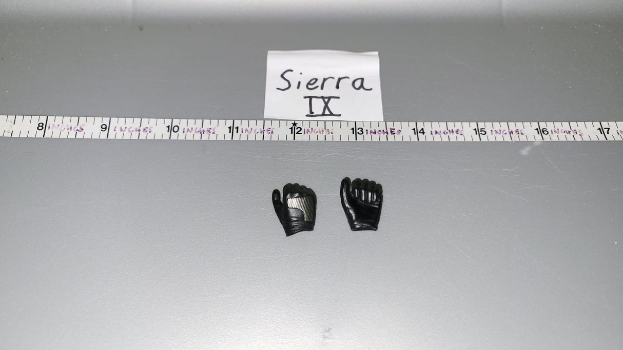 1/6 Scale Modern Gloved Hands - Female