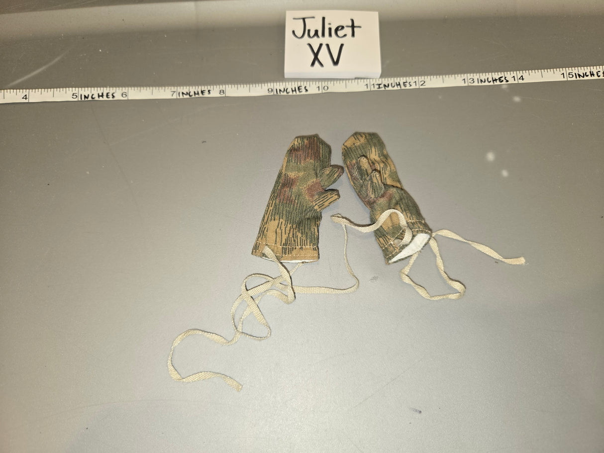 1:6 Scale WWII German Mittens / Gloves