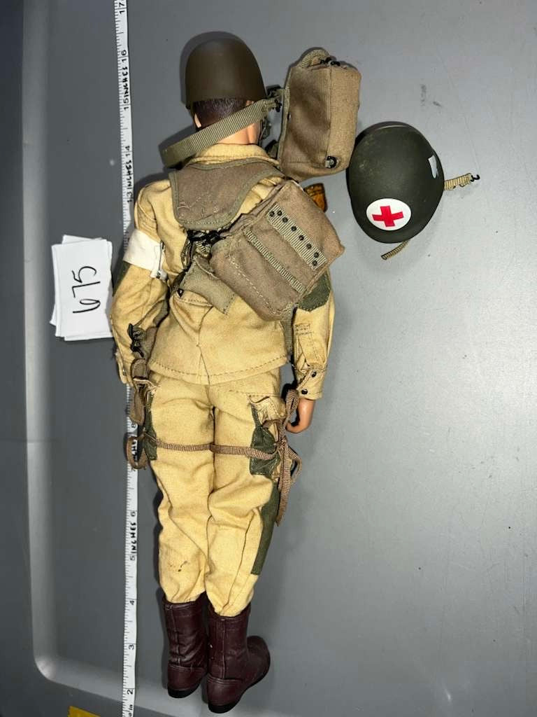 1:6 Scale WWII US Paratrooper Medic Dressed Figure - Dragon