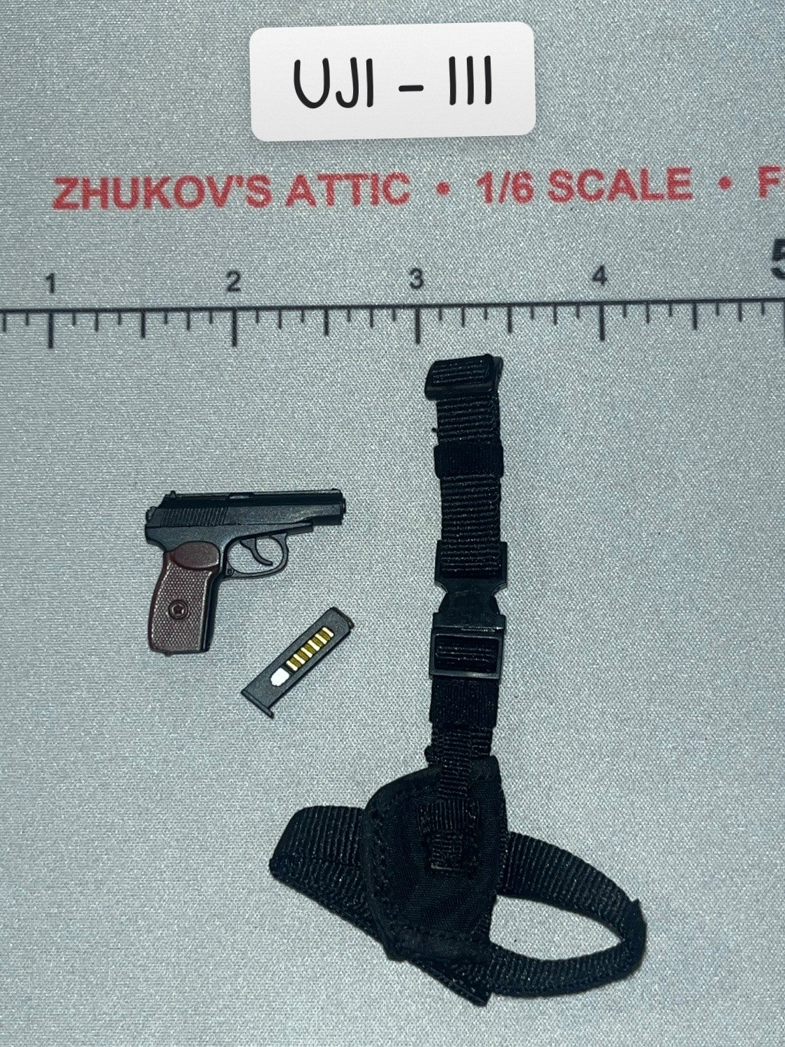 1/6 Scale Modern Era Russian Pistol with Magazine and Leg Holster Rig - Fsb Vympel—Beslan School Siege UJINDOU
