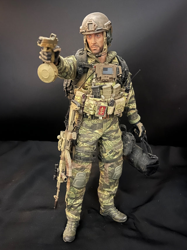 1/6 Scale Modern Era US Special Forces Tiger Stripe Dressed Figure with M203 Grenade Launcher and Tactical Gear