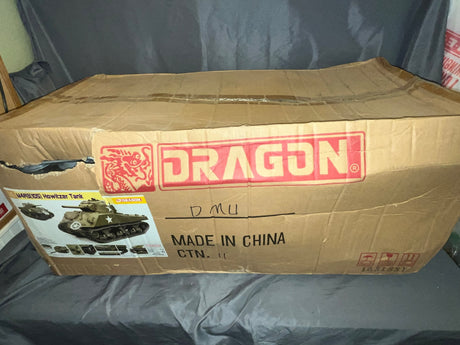 1/6 Scale WWII US M4A3(105) Howitzer Sherman Tank - Dragon