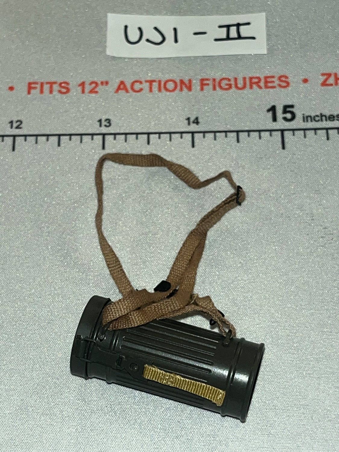 1/6 Scale WWII German Gas Mask Canister with Strap - Infantry in Wachmantel Leningrad 1943 - UD9062 UJINDOU